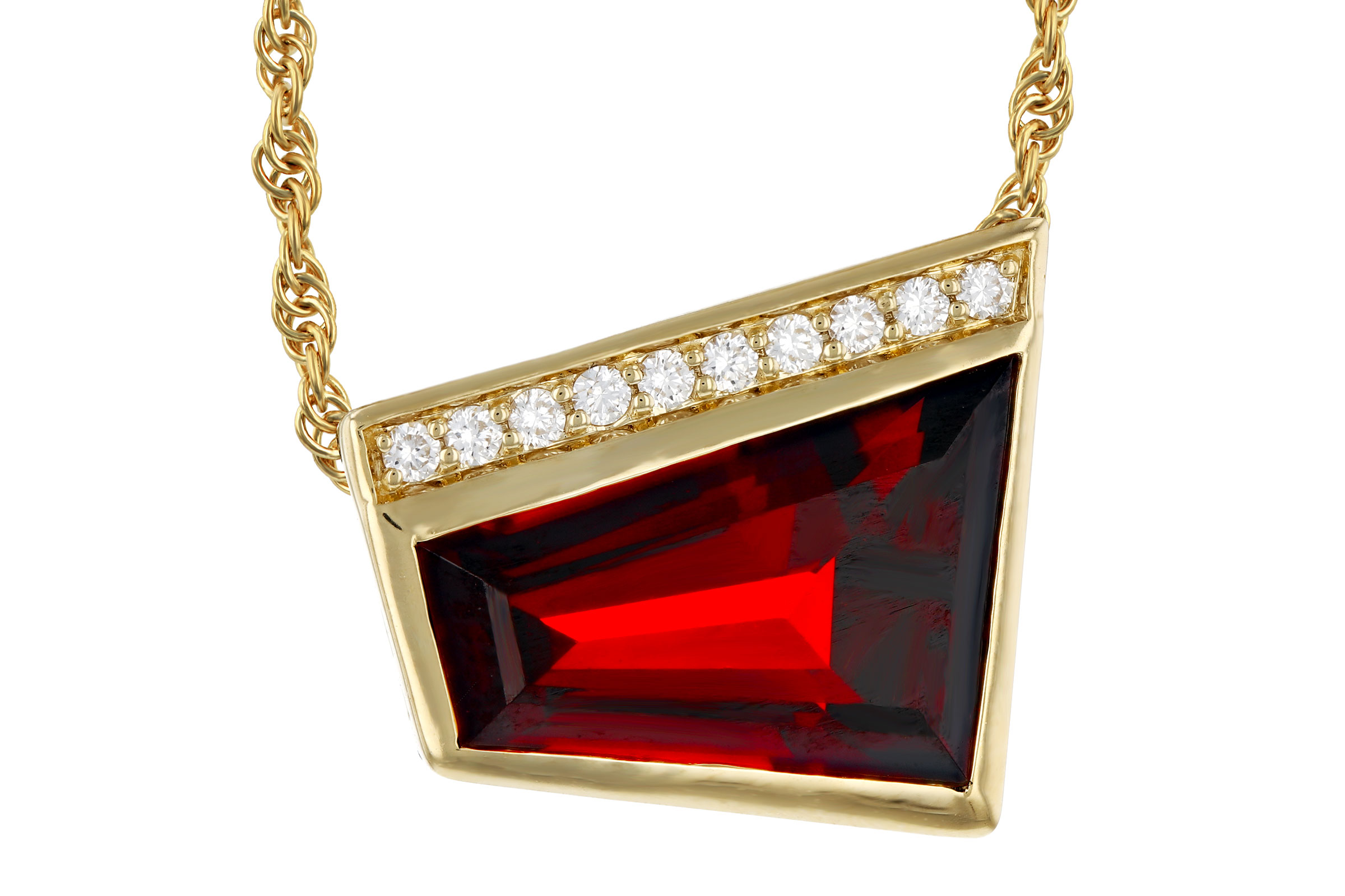 E321-38970: NECKLACE 3.92 GARNET 4.00 TGW